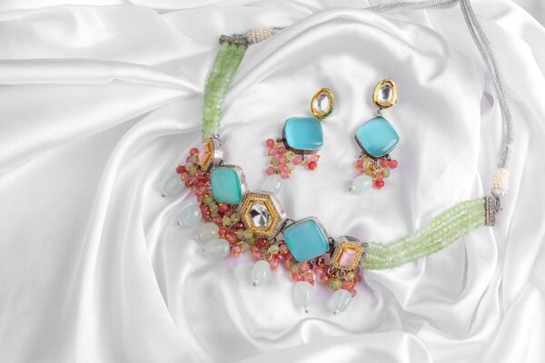 Aarini Kundan Necklace Set - Deetya Jewellery